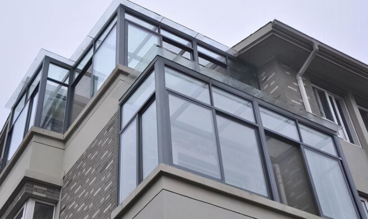 沈阳封阳台断桥铝选窗攻略：选断桥铝系统门窗注意好这五点，你家阳台实用又美观！